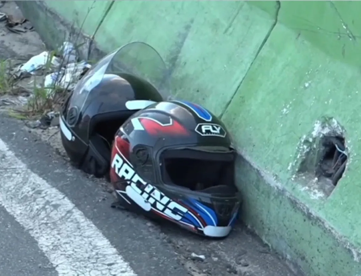 Motociclista morre e corpo fica pendurado em viaduto de Maceió após colisão; mulher ficou ferida
