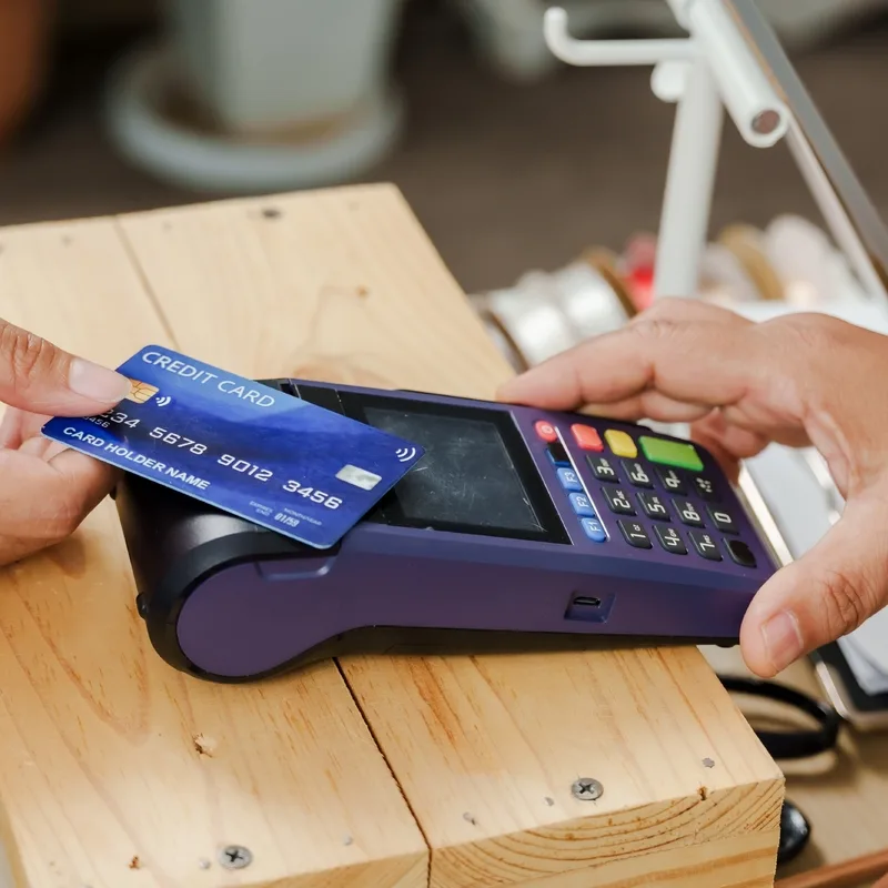Actualité : Cartes de crédit zombies : des chercheurs arrivent à payer sans contact avec des cartes Visa périmées