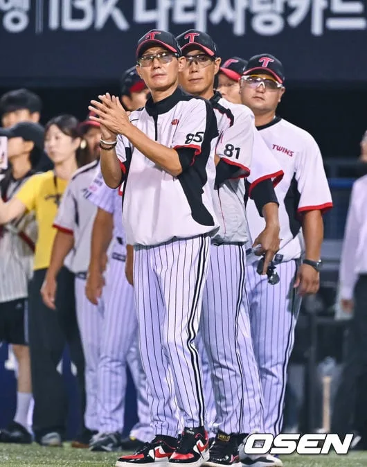 '대패 충격 탈출→강우콜드 승리' LG, 91분 중단 끝에 값진 승리..."송찬의-문보경 적시타로 만든 빅이닝으로 승리" [오!쎈 부산]