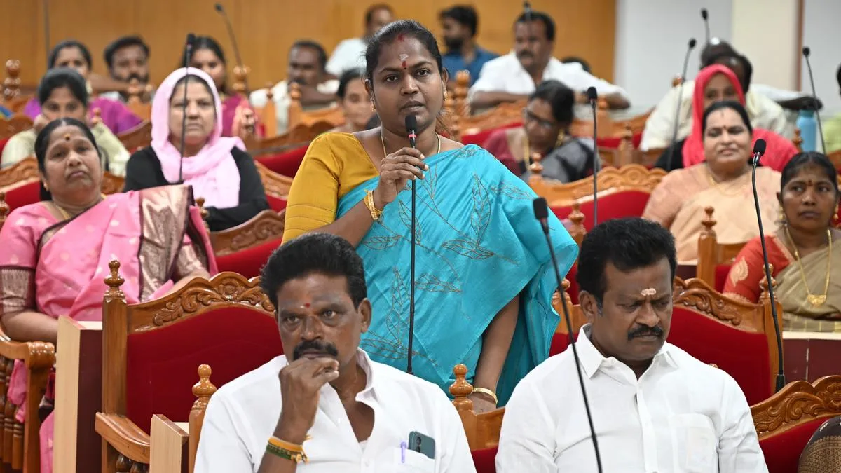 Tiruchi Councillors lock horns with officials over civic issues