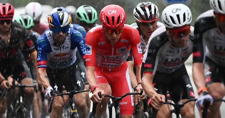 Caiu chuva, granizo e a etapa: Vuelta anula última subida
