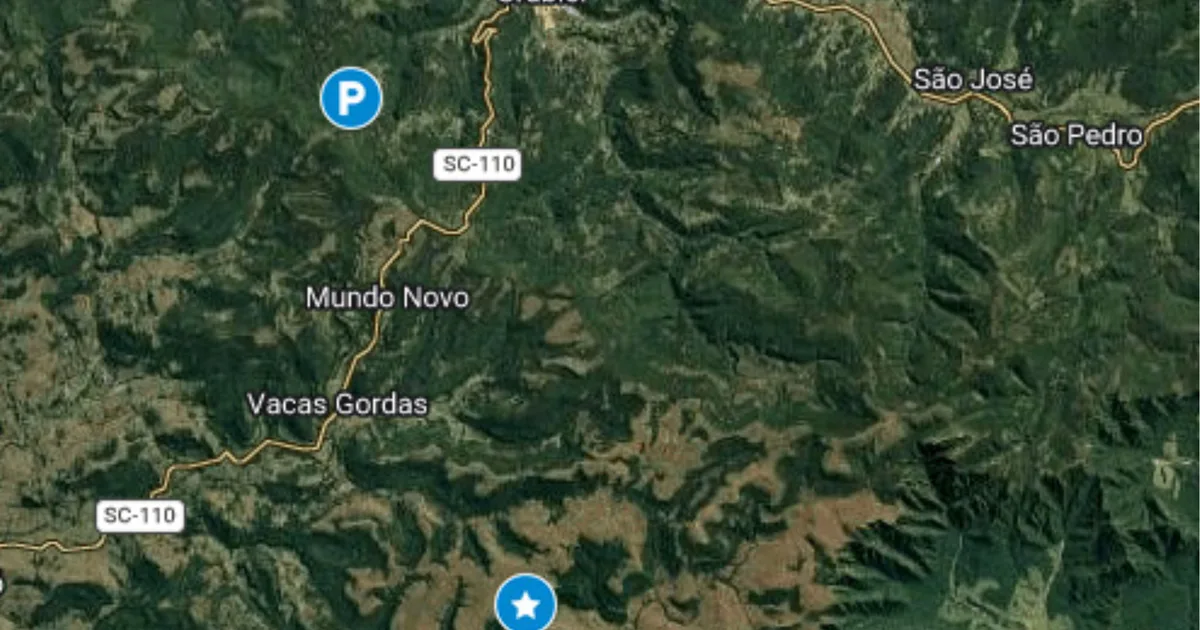 Bombeiros mostram em mapa localização dos últimos sinais emitidos por helicóptero onde Rick estava