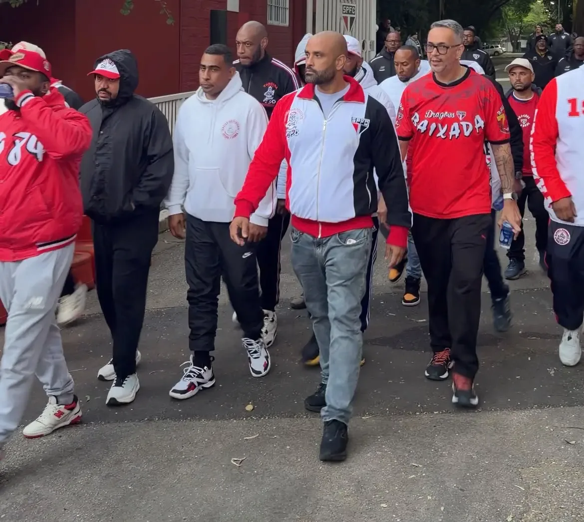 Organizadas do São Paulo fazem reunião com elenco e diretoria no CT; veja detalhes