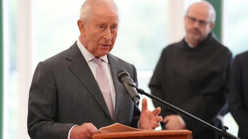 En Écosse, Charles III met en garde les géants de l'IA contre les "dangers existentiels" liés au risque que cette technologie tombe "entre de mauvaises mains"