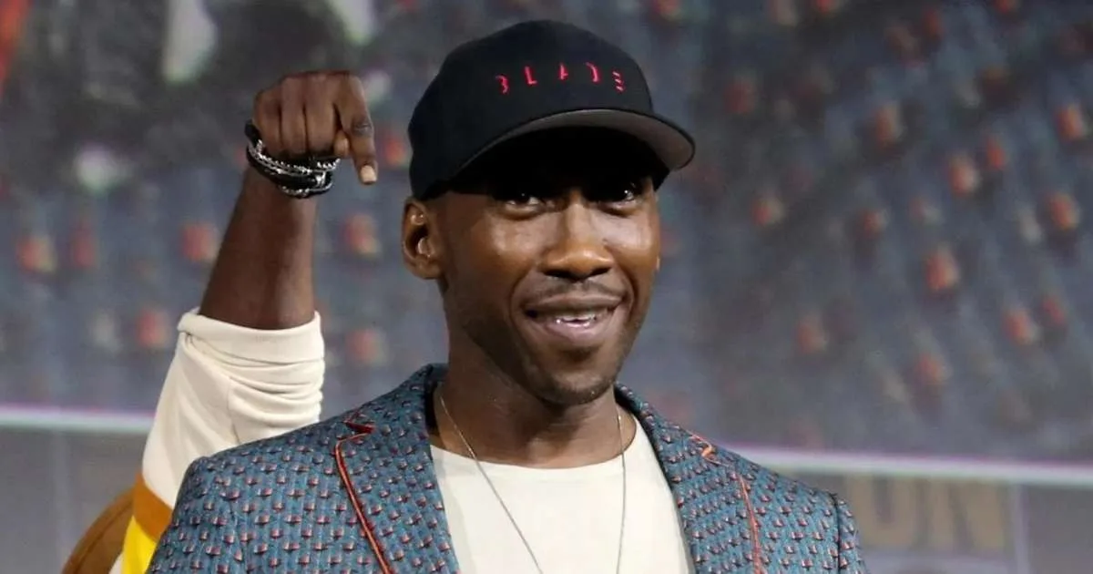 Após cancelamento pela Marvel, Mahershala Ali usou treinamento de Blade para novo filme de ação: "Eles pagaram"