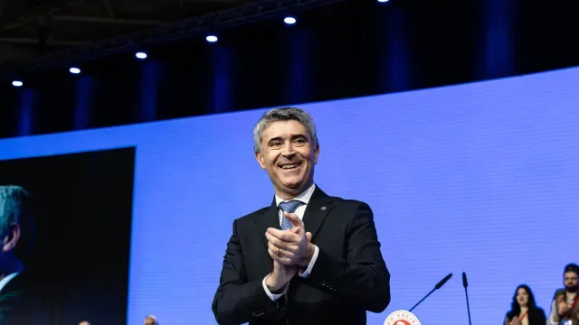 Implacável, Carneiro acusa Montenegro de "censura": "O rei vai mesmo nu"