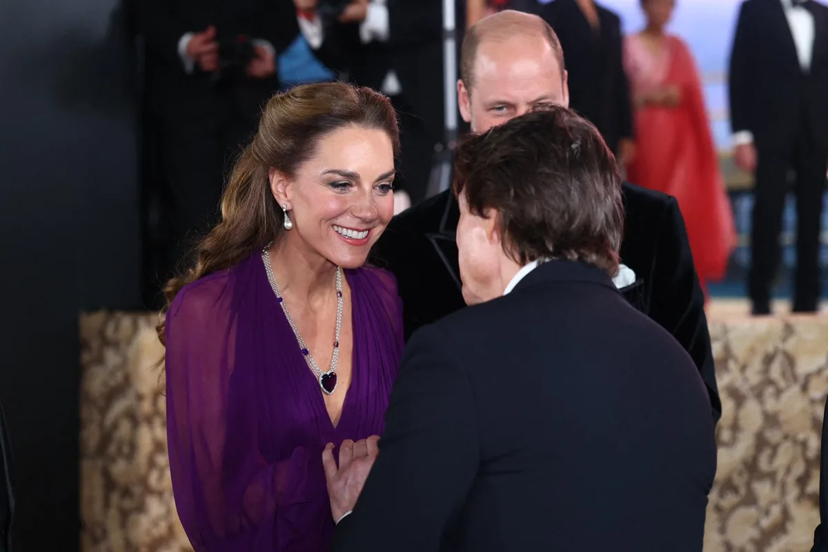 En fotos: del momento en que Tom Cruise rompió el protocolo con Kate Middleton al osado look de Heidi Klum