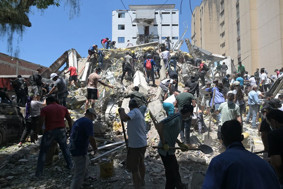 Colômbia decreta luto oficial de três dias pelas 240 mortes do terremoto