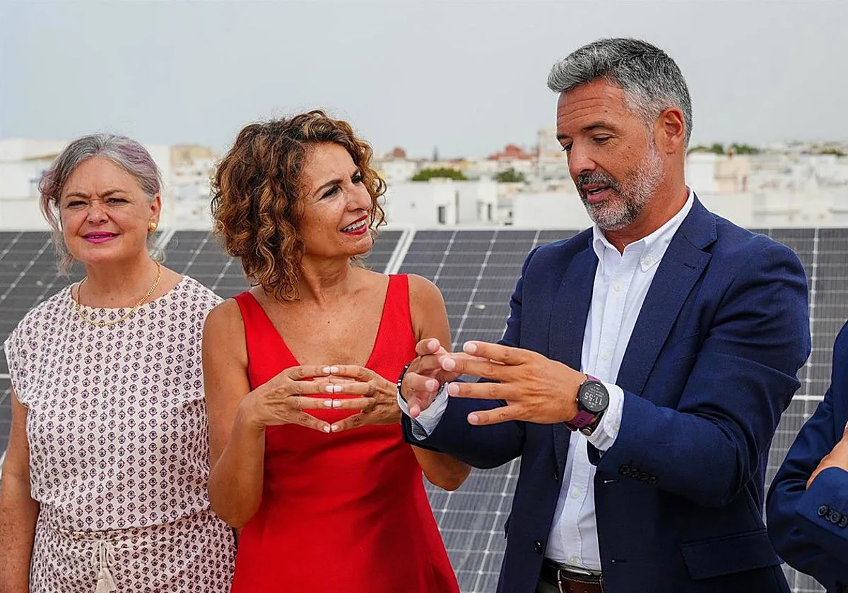 Alcaldes del PSOE desafían a María Jesús Montero y secundan las manifestaciones por Ceuta con críticas a la gestión del Gobierno