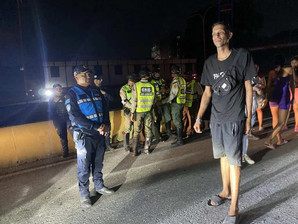 Vecinos de La California denunciaron presencia policial en la zona tras protesta por apagones