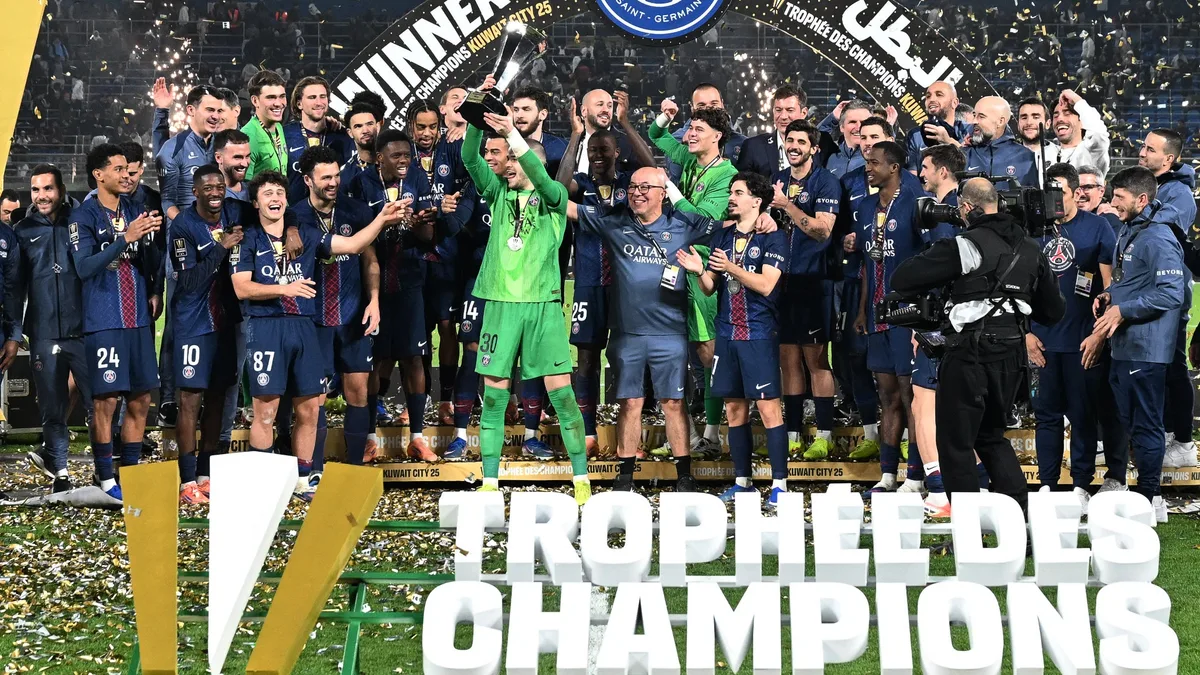 "Si ça vous emmerde autant, on arrête": l’énorme coup de gueule de Riolo sur le Trophée des champions entre Lens et le PSG