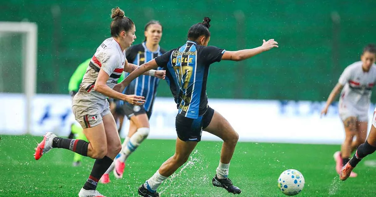 Sob forte chuva, Grêmio e São Paulo empatam no Brasileiro Feminino