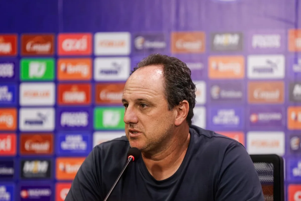 Ceni reclama da arbitragem e critica Daronco em Athletico x Bahia: "Não teve coragem"
