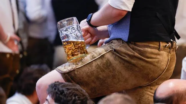 Bierpreis auf dem Oktoberfest: Maß Bier auf dem Oktoberfest in München ist fünfmal so teuer wie 1985