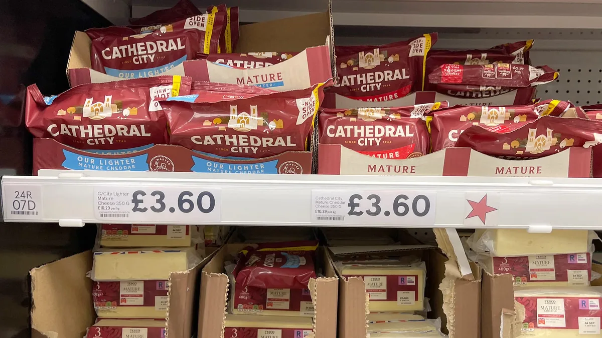 Cheddar, beurre... Lactalis étend son empire au Royaume-Uni en rachetant plusieurs marques emblématiques des supermarchés britanniques