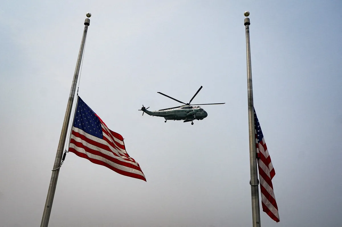 El Marine One y un vuelo comercial quedaron peligrosamente cerca tras una falla de comunicación en el aeropuerto Reagan