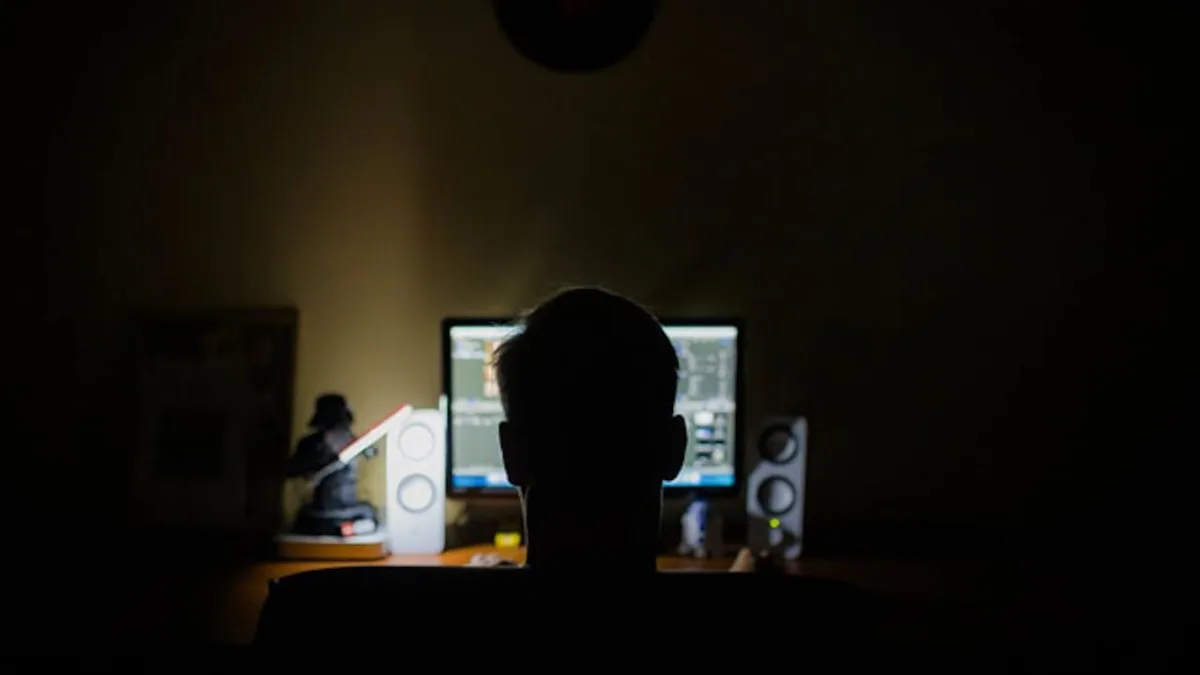 No Jobs, Low Pay, Falling Home Prices: China's Social Media Is Getting Darker