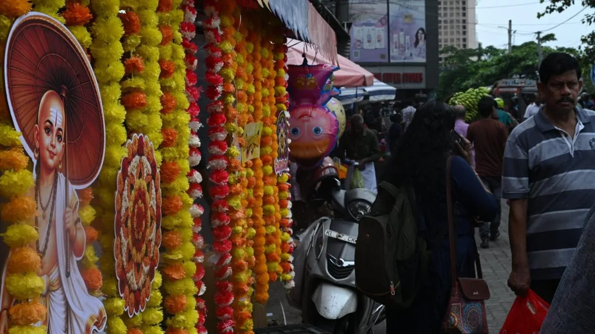 Keralam Onam: Rain, early buying subdue Thiruvonam eve shopping rush in Kochi