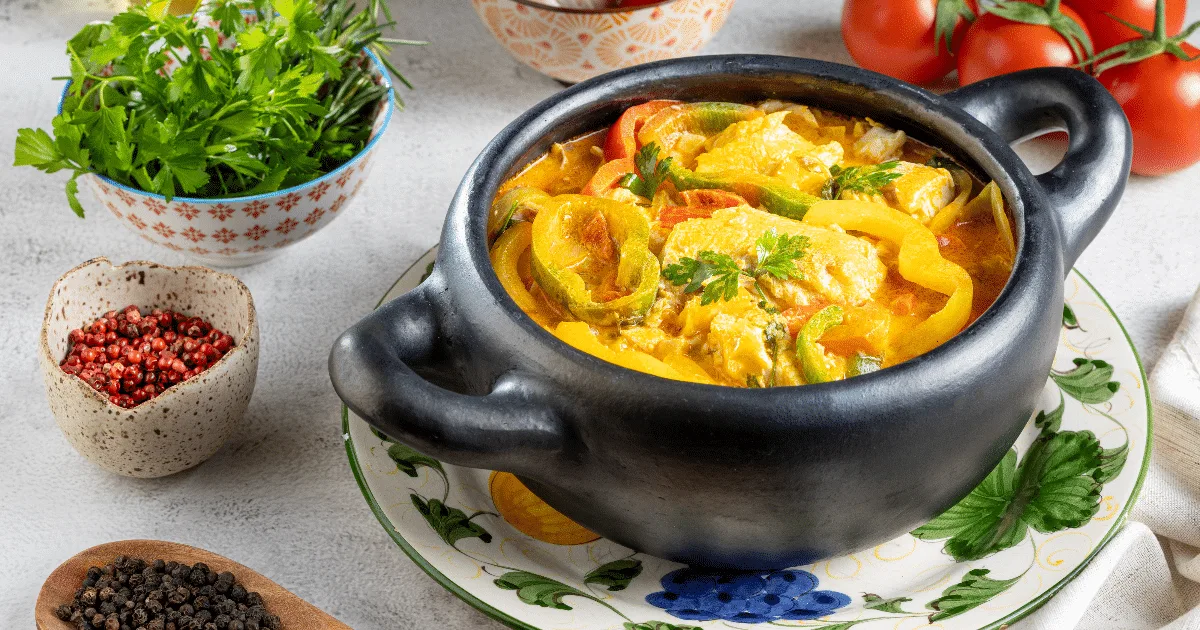 Moqueca de peixe: aprenda 3 receitas fáceis e saudáveis para o jantar