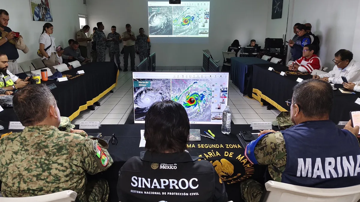 Huracán Simón deja a su paso deslaves y acumulación de basura en Acapulco: Defensa despliega 3 mil efectivos y prepara evacuaciones