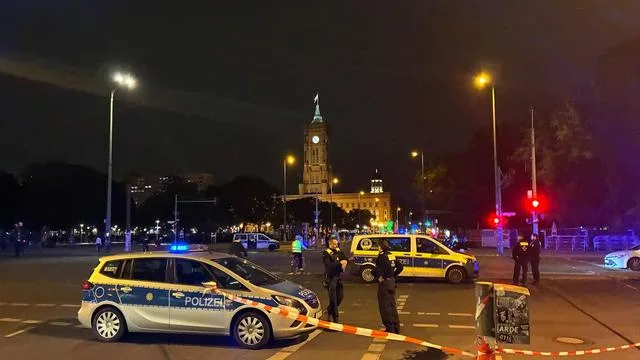 Berlin-Mitte: Polizist schießt Autofahrer in Berlin-Mitte an
