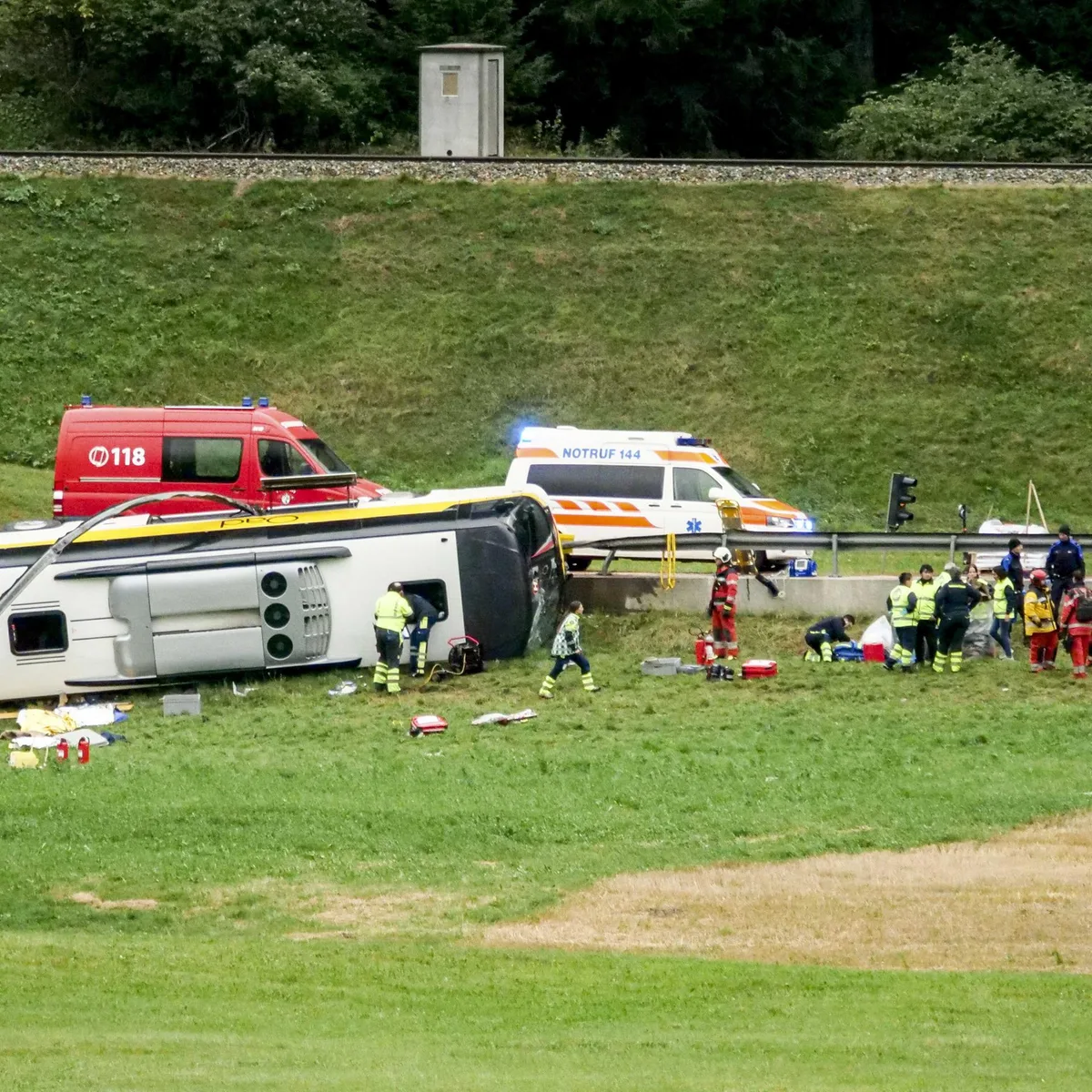 Kanton Graubünden - Fünf Tote und 40 Verletzte bei Reisebus-Unfall