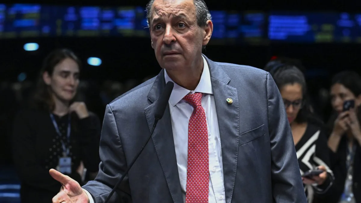 Fim da escala 6×1: Omar Aziz apresenta relatório para reduzir jornada a 40 horas sem redução salarial