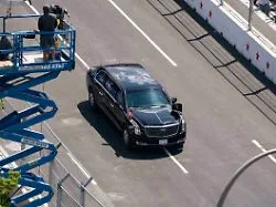 Mit Melania in "The Beast": Trump dreht Ehrenrunde bei IndyCar-Rennen in Washington