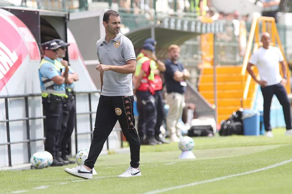 Técnico João Gião demitido do Nacional ao fim de quatro jogos