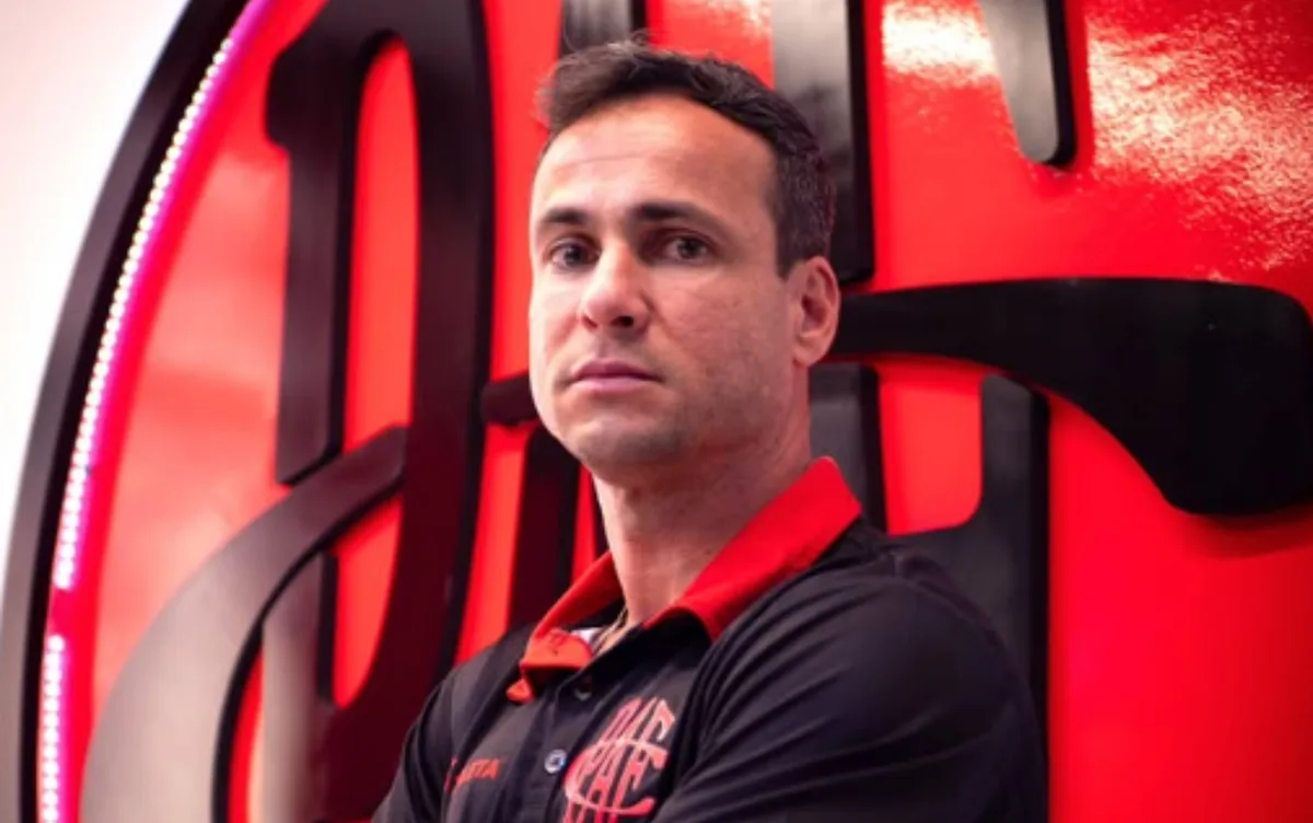 Rafael Ferro é apresentado como novo técnico do Pouso Alegre para a temporada 2027