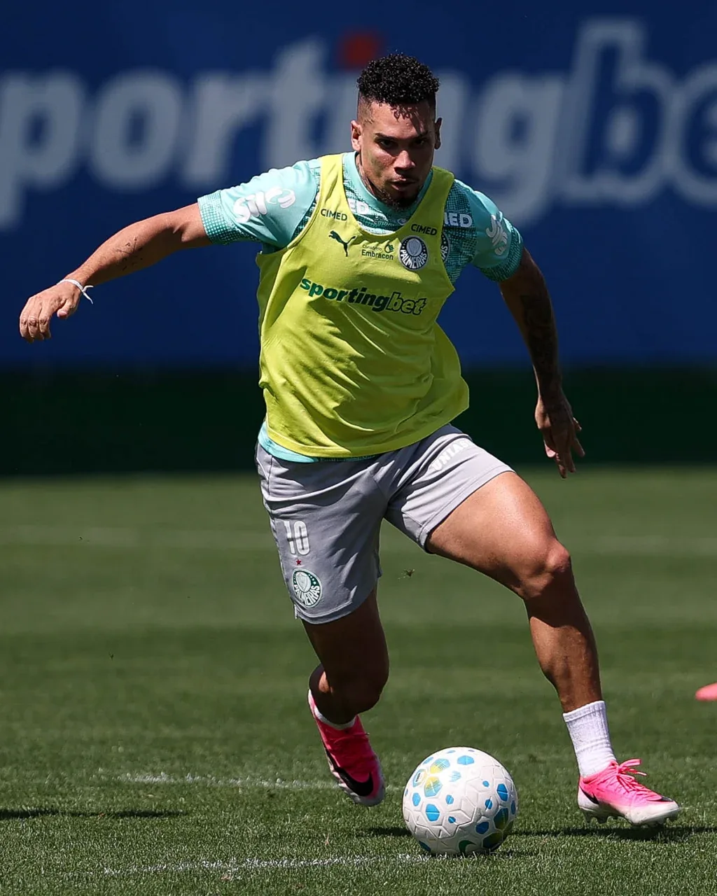 Paulinho sofreu nova lesão e desfalca Palmeiras; veja detalhes