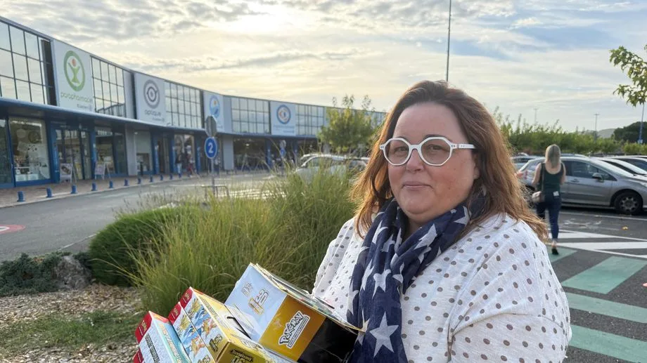 VIDÉO - Ils font la queue toute la nuit pour acheter des cartes Pokémon collectors en Dordogne