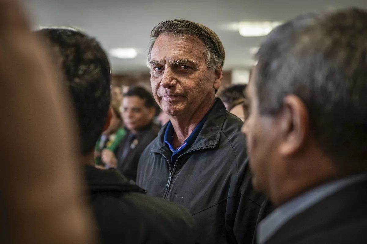 Moraes autoriza Bolsonaro a ir ao dentista, mas veta clínica de mulher de Flávio