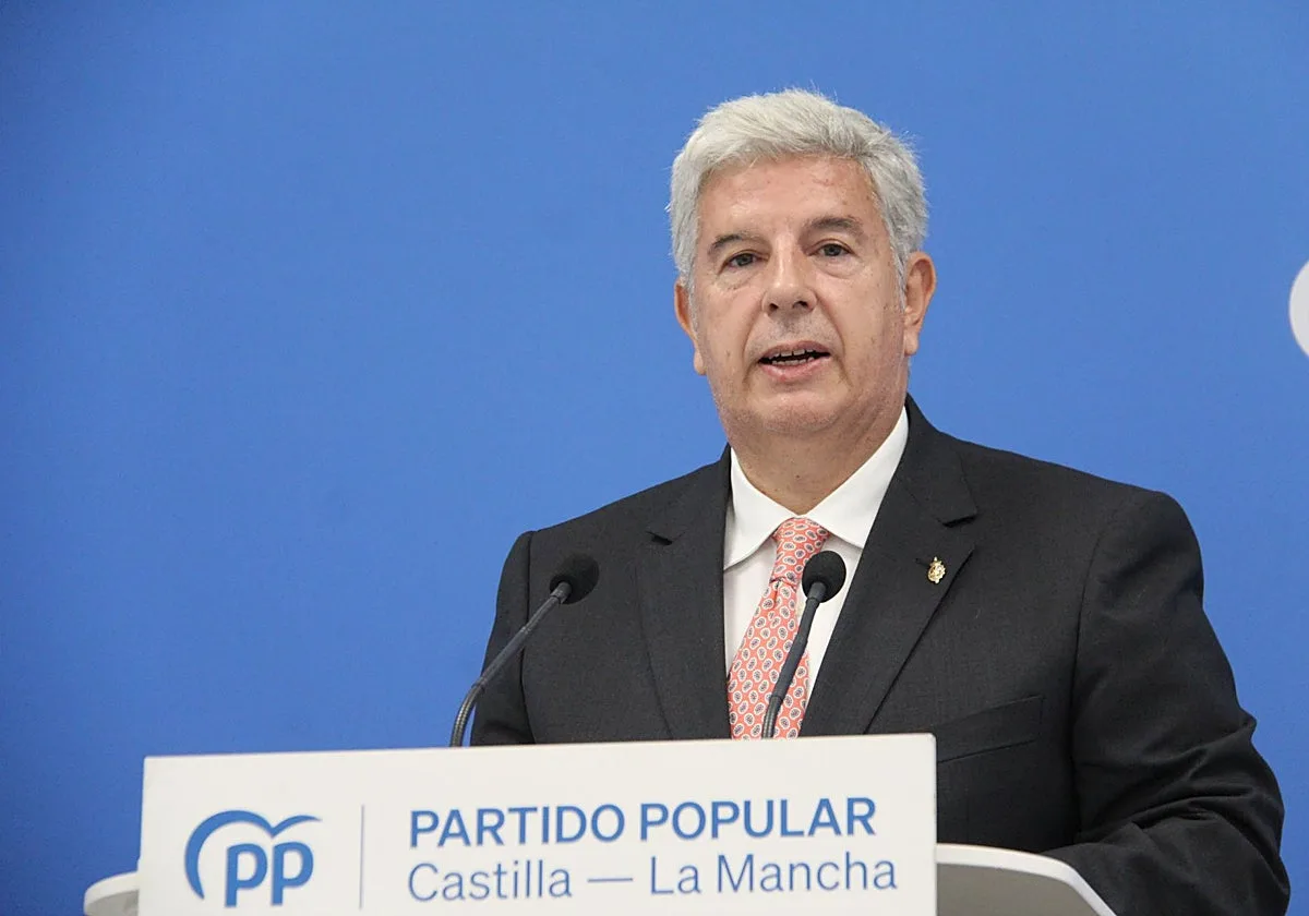 De la Rosa cuestiona las «supuestas diferencias» de Page con Sánchez tras premiar a Patxi López en Albacete