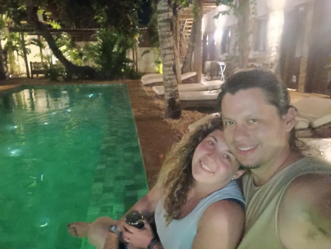 Solo se veían pasar, pero 20 años después una casualidad los llevó a reconocerse “¿Querés un amor que dure o que arda?"