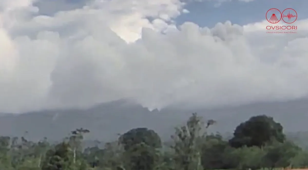 Autoridades costarricenses declaran alerta verde por aumento en la actividad del volcán Rincón de la Vieja