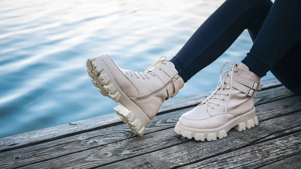 Must-have: Beige Boots: Dieser Trend geht auch 2026 nicht an Ihnen vorbei