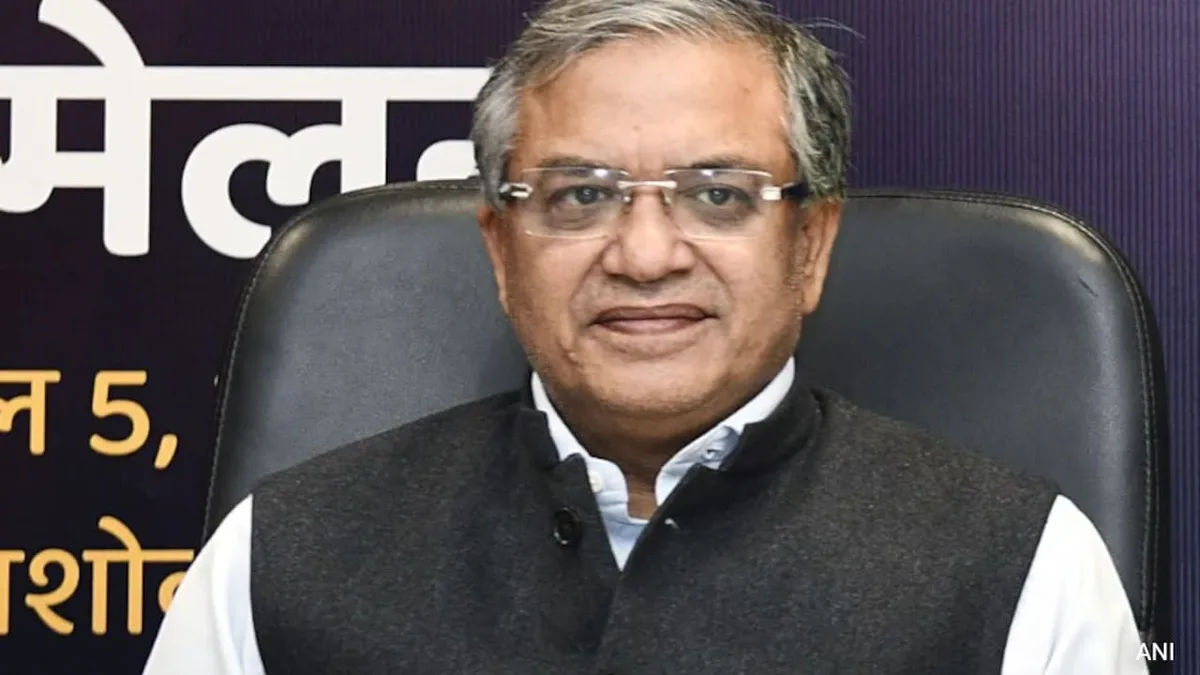EVMs Don't Have Internet, Bluetooth Or Wi-Fi, Says Poll Body Chief