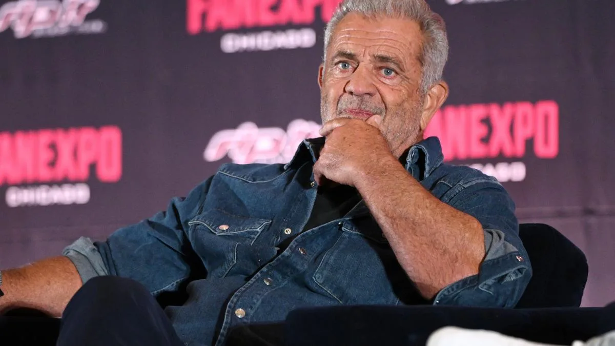 Mel Gibson apologises for 'thoughtless idiocy' after appearing to mock ASL interpreter