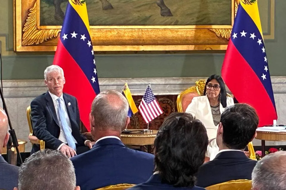 Venezuela firma ocho convenios en materia energética bajo la mira del secretario Wright