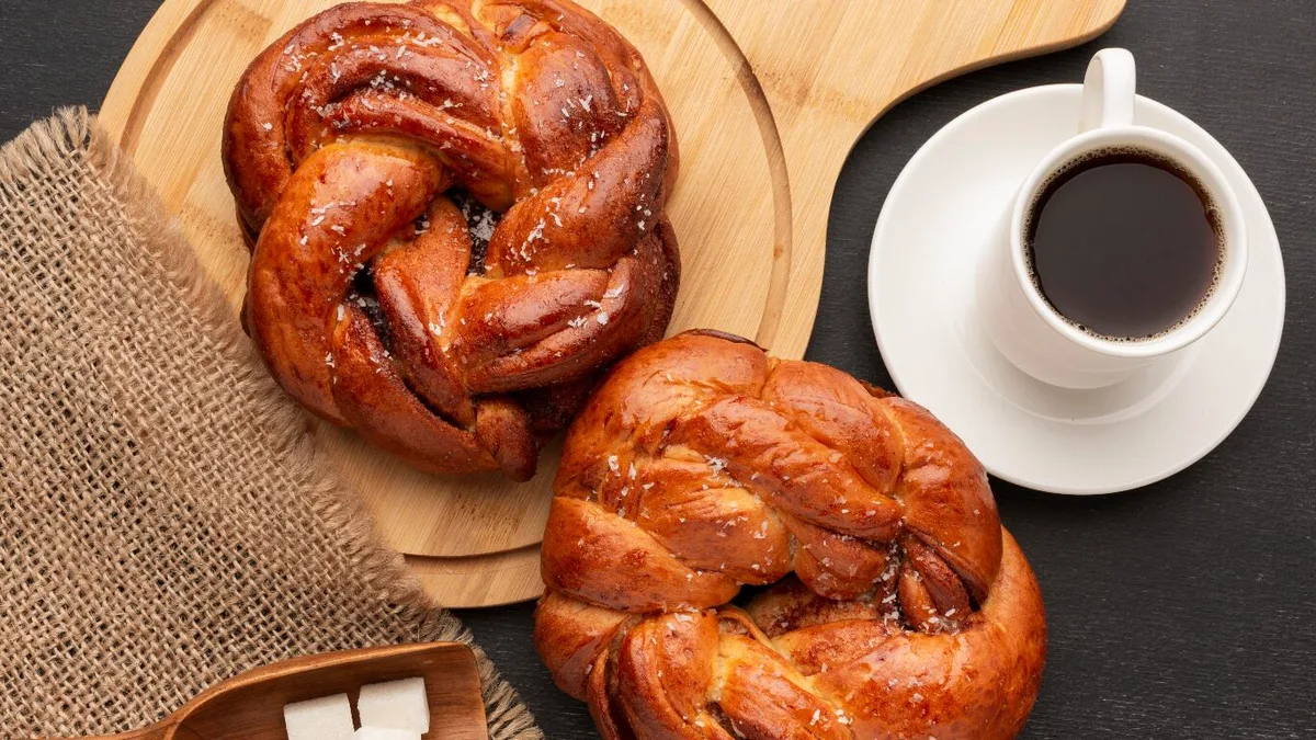 Cómo hacer Jalá Agulá, el pan dulce trenzado para comer en Rosh Hashaná