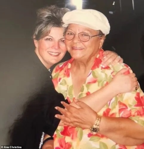 Mulher diz ter sobrevivido a veneno dado pelo marido, e choca ao revelar o que viu em ‘experiência de quase morte’: “Cheguei ao outro lado” Mulher diz ter sido envenenada por marido e surpreende com experiência de 'quase morte'; assista (Reprodução/Youtube)