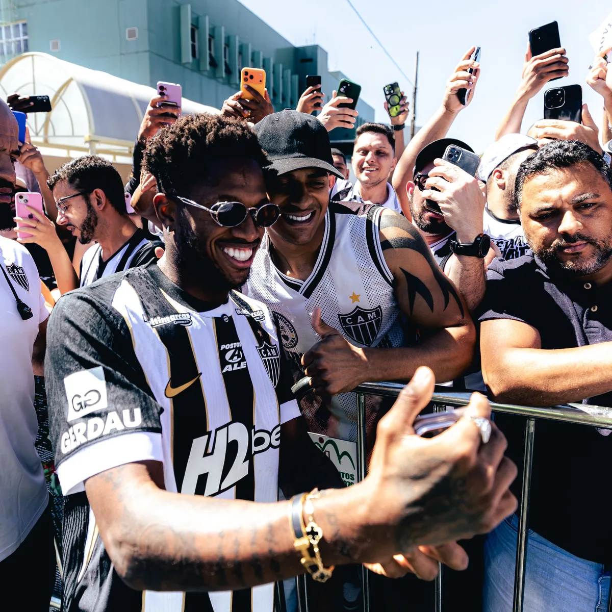 Fred é recebido com festa pela torcida do Atlético-MG em retorno ao futebol brasileiro
