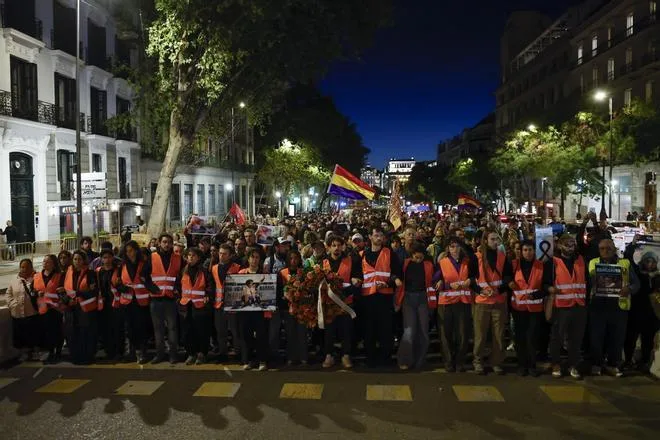 Reacciones a la muerte de Maricarmen, en directo Última hora de la acampada por la vivienda, protestas y huelga general