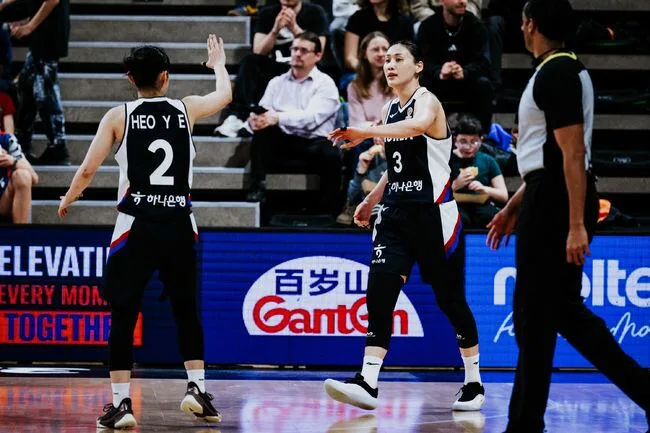 '남녀 동반 金을 향해!' 여자농구, 몽골에 전반만 51점 폭격쇼...27점 차 대승으로 8강 확정 '이해란·이소희 39점 합작'
