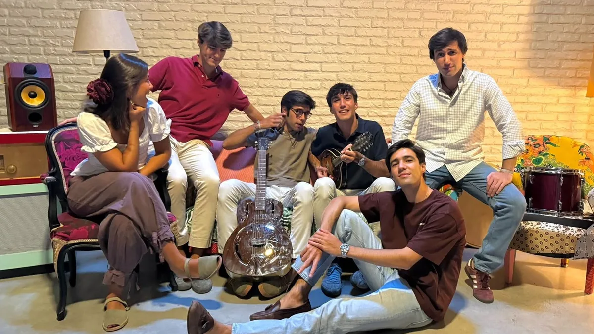 La familia más viral del verano va en serio: los hermanos Caño se convierten en el grupo 'Envido6' tras triunfar en redes con 'Dama y vagabundo'