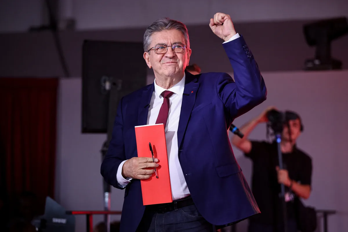Centro sumiu, esquerda enlouqueceu, direita bem colocada