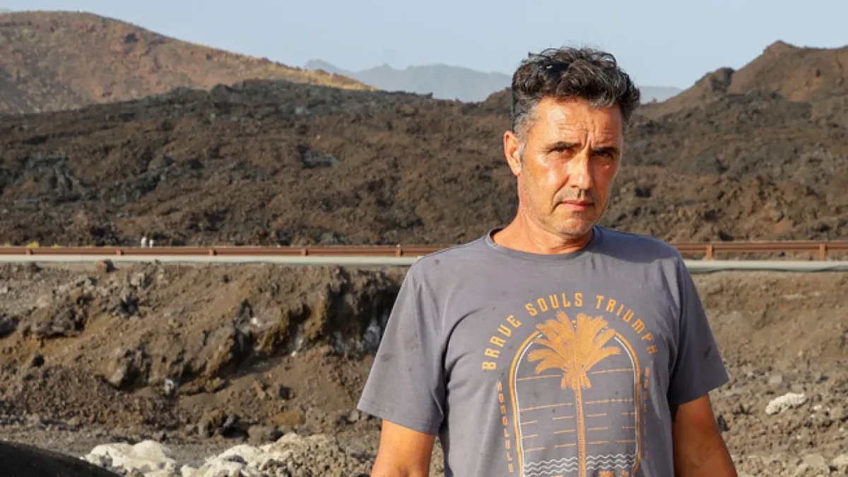 Las plataneras vuelven a abrirse camino sobre la lava del volcán de La Palma: "Tuve que usar un GPS para encontrar mi parcela"