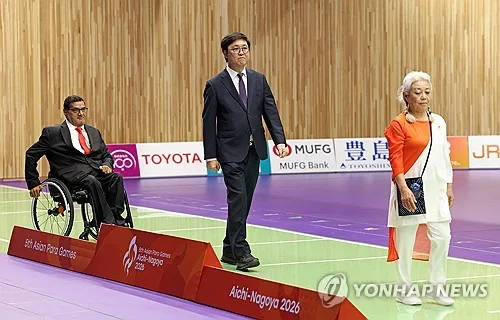 최휘영 장관, 장애인AG 북한 탁구 선수 승리에 박수 보내
