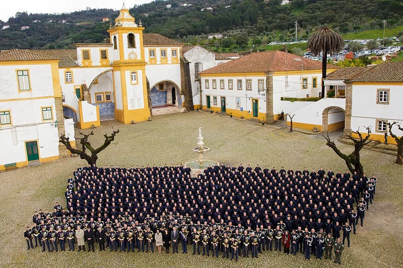 Praga de percevejos suspende aulas presenciais de curso de guardas em Portalegre. PS exige novas instalações